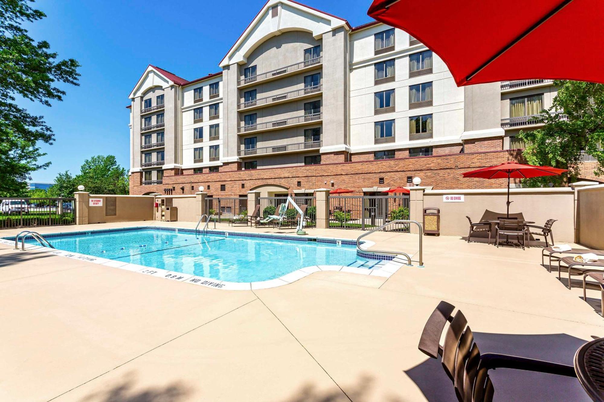Hyatt Place Kansas City/Overland Park/Convention Center Exterior photo