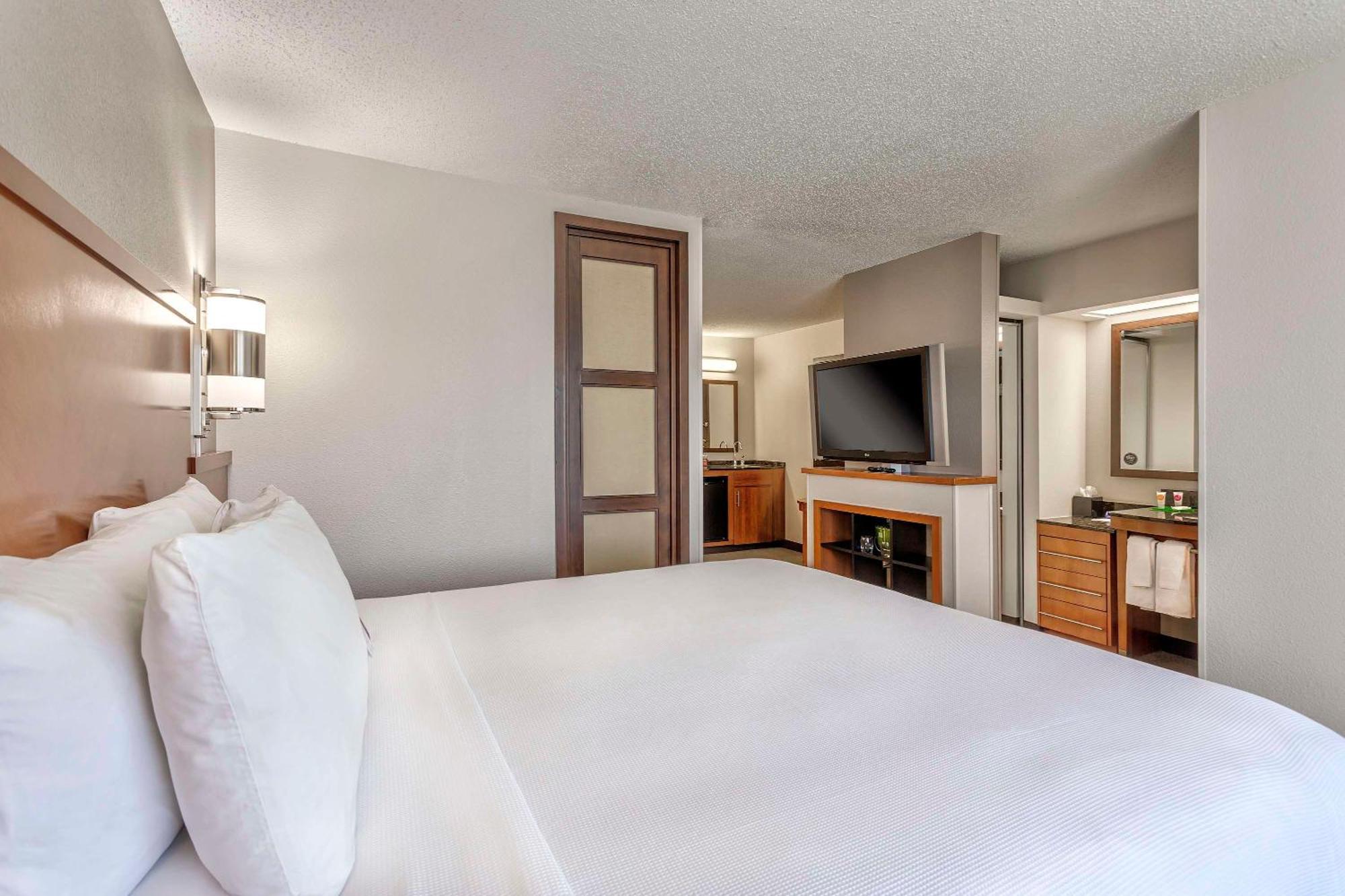 Hyatt Place Kansas City/Overland Park/Convention Center Exterior photo