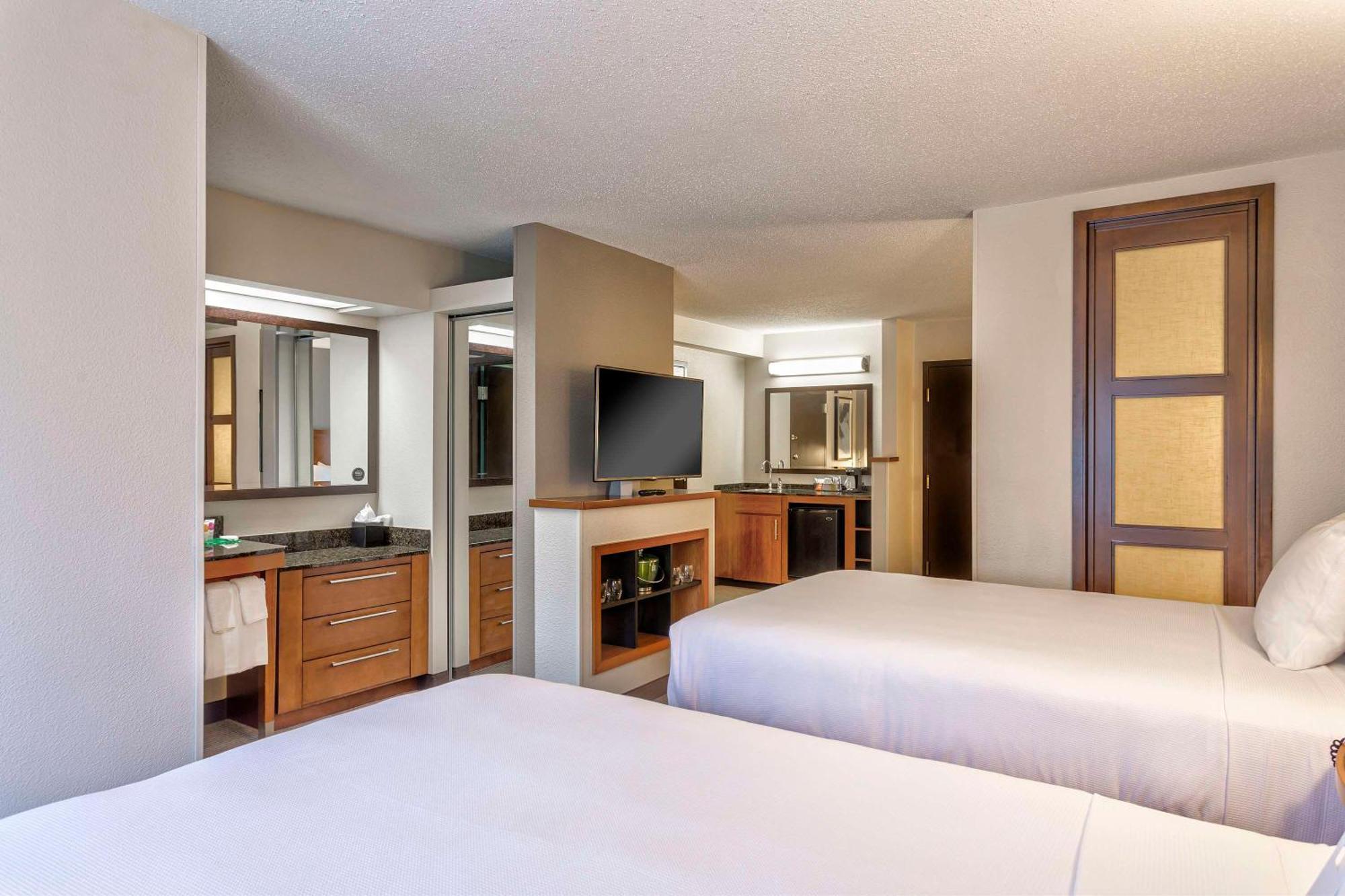 Hyatt Place Kansas City/Overland Park/Convention Center Exterior photo