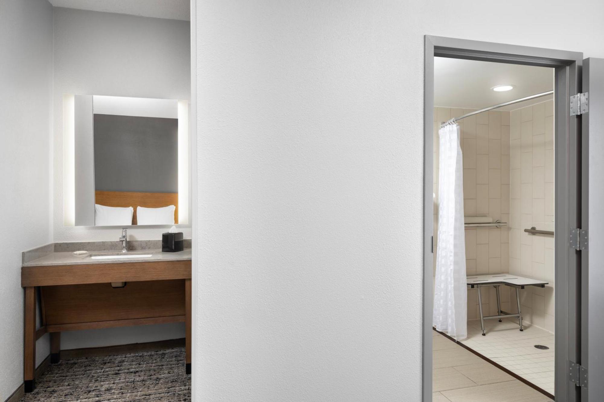 Hyatt Place Kansas City/Overland Park/Convention Center Exterior photo